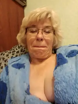 Snapshot of 52MiaLove02 chatting on October 28, 5:59 pm 52MiaLove02 online show from October 28, 5:59 pm