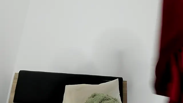 Soyun Mia online show from December 4, 8:28 pm