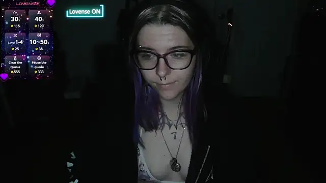 Snapshot of x3raven chatting on September 9, 9:31 am x3raven online show from September 9, 9:31 am