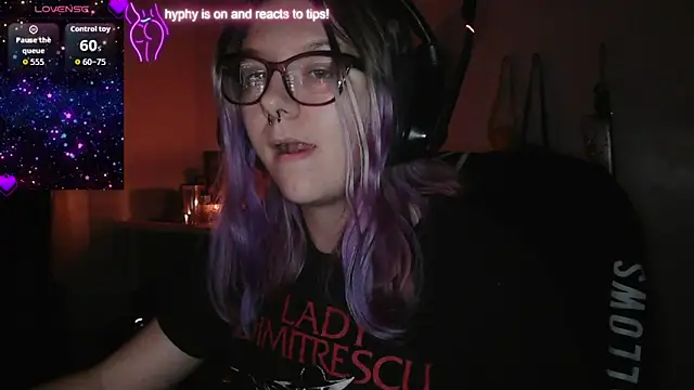 Snapshot of x3raven chatting on October 4, 2:42 am x3raven online show from October 4, 2:42 am