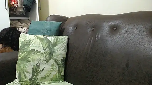 bustylaura4u online show from December 23, 12:03 am