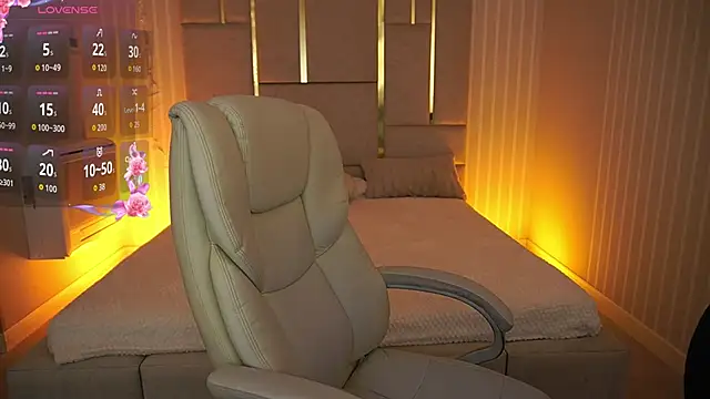 Snapshot of MirielleNymph chatting on October 6, 6:00 am MirielleNymph online show from October 6, 6:00 am