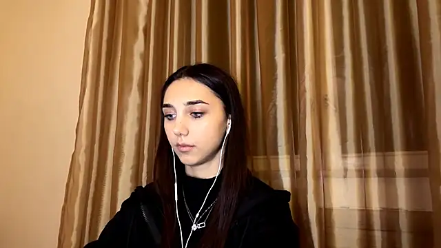 LinaMour online show from November 7, 10:10 pm