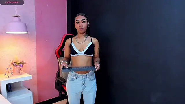 SkylerBloomm online show from October 13, 2:22 am