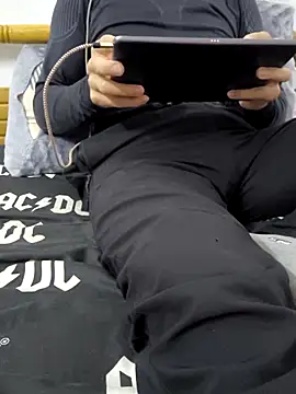 yazinyazin1 online show from November 17, 6:24 pm