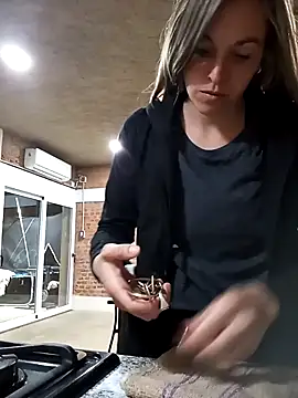 Snapshot of Heisi-Sex chatting on September 23, 12:02 am Heisi-Sex online show from September 23, 12:02 am