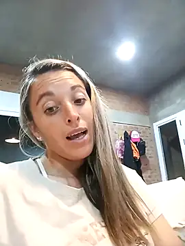 Snapshot of Heisi-Sex chatting on October 26, 12:27 am Heisi-Sex online show from October 26, 12:27 am