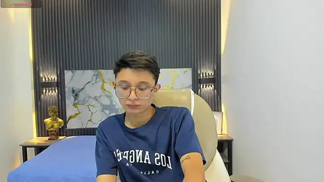 SantiagoRusso18 online show from September 28, 12:10 pm