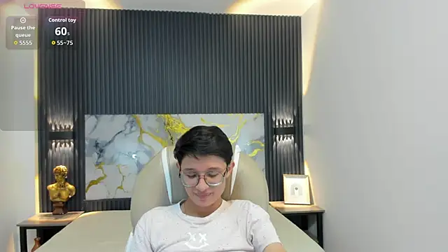 SantiagoRusso18 online show from October 17, 12:08 pm