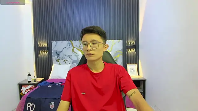 SantiagoRusso18 online show from February 13, 7:54 pm