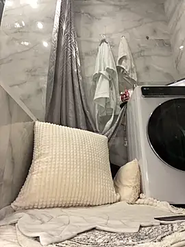 Kitty Kisss online show from December 3, 11:14 pm