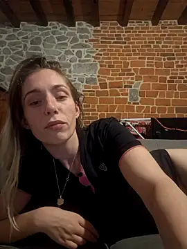 Snapshot of SexyAlya chatting on October 18, 11:49 pm SexyAlya online show from October 18, 11:49 pm