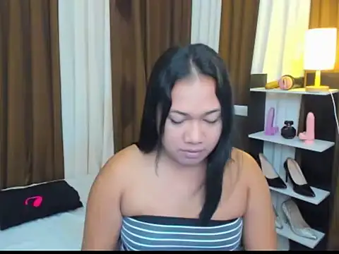 TsUncutKaren online show from October 3, 5:37 am