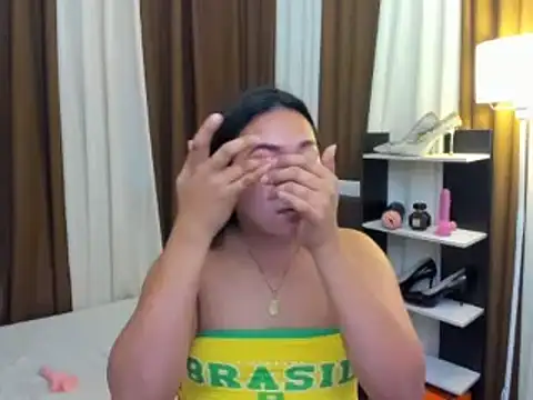 TsUncutKaren online show from December 19, 5:53 pm