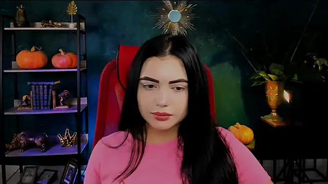 NaomiWilsons online show from October 31, 8:15 am