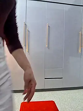 Mlemmz online show from February 26, 2:38 pm