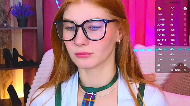 Snapshot of JuliaPowers_ chatting on October 15, 4:12 am JuliaPowers online show from October 15, 4:12 am