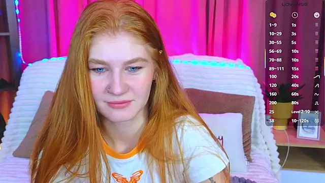 Snapshot of JuliaPowers_ chatting on October 18, 4:04 am JuliaPowers online show from October 18, 4:04 am