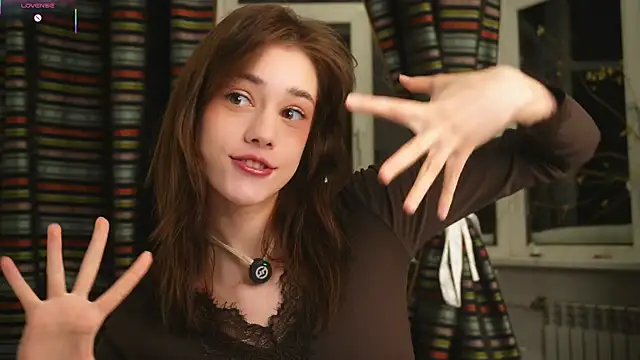 Snapshot of ttragedienne chatting on December 21, 2:30 am ttragedienne online show from December 21, 2:30 am