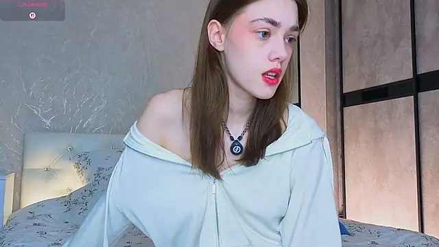 Snapshot of ttragedienne chatting on February 16, 2:29 am ttragedienne online show from February 16, 2:29 am