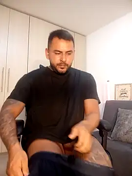 Snapshot of david_k10 chatting on October 31, 2:45 am david k10 online show from October 31, 2:45 am