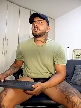 Snapshot of david_k10 chatting on November 3, 1:40 am david k10 online show from November 3, 1:40 am