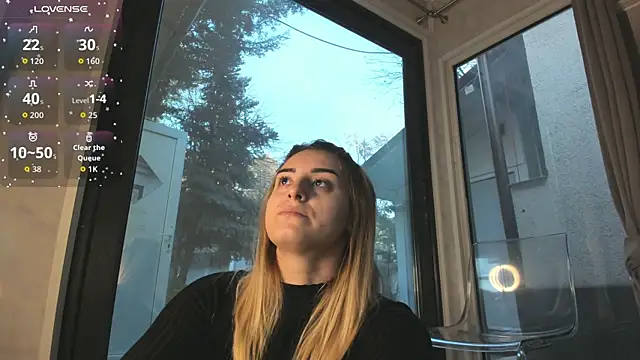 Ella Vee online show from November 25, 5:40 am