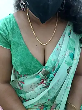 luci-queen online show from July 1, 4:51 pm
