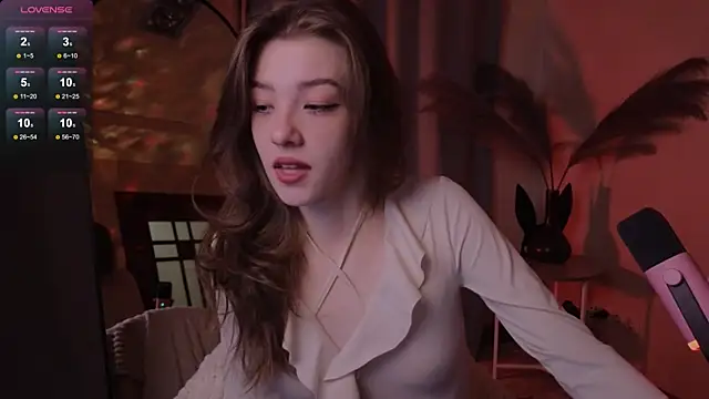 Snapshot of AstraMist chatting on October 15, 1:22 pm AstraMist online show from October 15, 1:22 pm