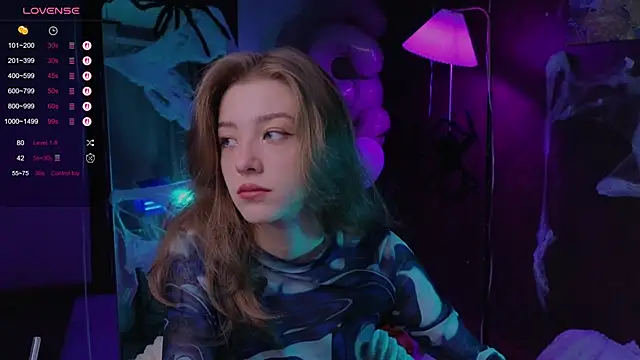 Snapshot of AstraMist chatting on October 27, 1:37 pm AstraMist online show from October 27, 1:37 pm