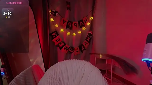 Snapshot of AstraMist chatting on October 29, 4:20 pm AstraMist online show from October 29, 4:20 pm