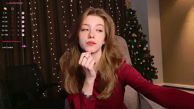 Snapshot of AstraMist chatting on December 16, 5:45 am AstraMist online show from December 16, 5:45 am