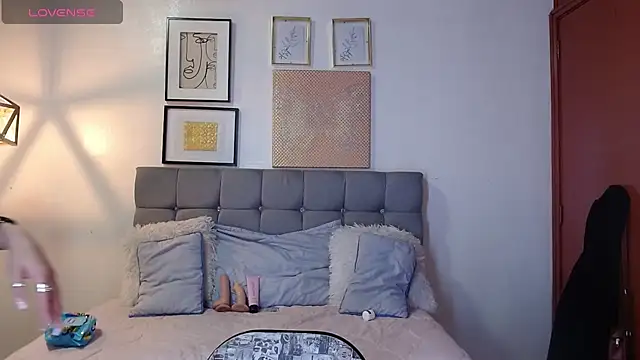  naomi s online show from March 19, 1:37 pm