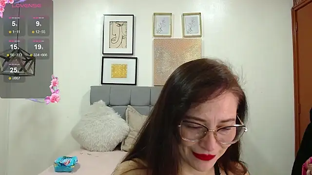  naomi s online show from May 19, 1:39 pm