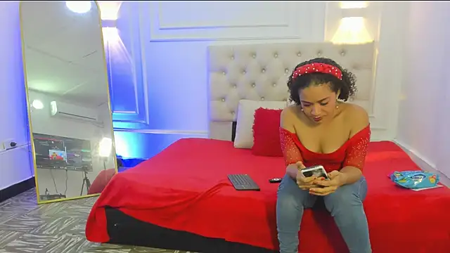 Snapshot of charlotte_dante212 chatting on June 8, 2:56 am charlotte dante212 online show from June 8, 2:56 am