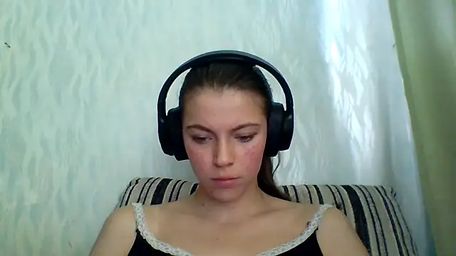 Snapshot of CutieAnny chatting on September 13, 5:18 am CutieAnny online show from September 13, 5:18 am