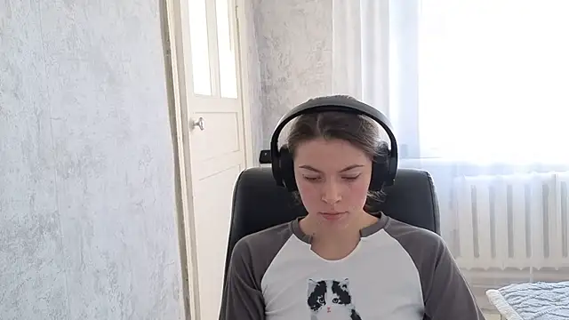 Snapshot of CutieAnny chatting on October 8, 4:32 am CutieAnny online show from October 8, 4:32 am