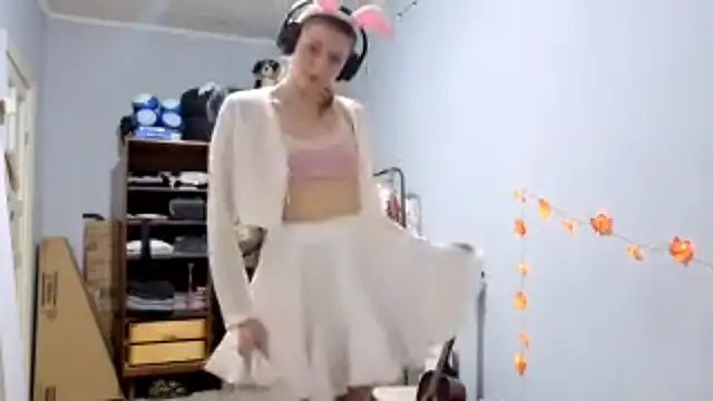 Snapshot of CutieAnny chatting on October 13, 4:29 pm CutieAnny online show from October 13, 4:29 pm