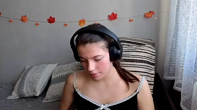 Snapshot of CutieAnny chatting on October 20, 4:57 am CutieAnny online show from October 20, 4:57 am