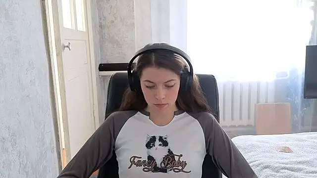 Snapshot of CutieAnny chatting on October 24, 4:31 am CutieAnny online show from October 24, 4:31 am