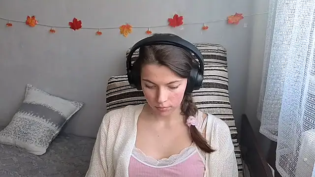 Snapshot of CutieAnny chatting on October 30, 5:42 am CutieAnny online show from October 30, 5:42 am