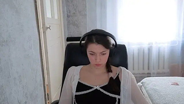 Snapshot of CutieAnny chatting on October 31, 4:24 am CutieAnny online show from October 31, 4:24 am