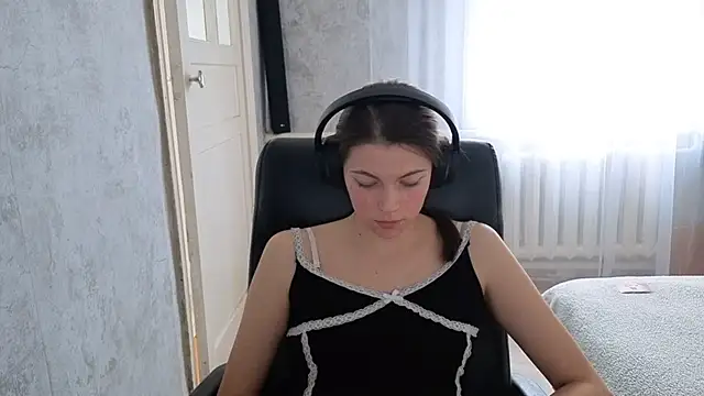 Snapshot of CutieAnny chatting on November 7, 4:34 am CutieAnny online show from November 7, 4:34 am