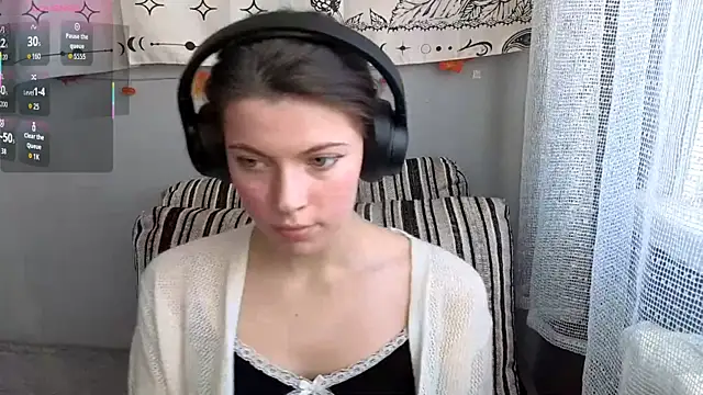 Snapshot of CutieAnny chatting on November 12, 5:19 am CutieAnny online show from November 12, 5:19 am