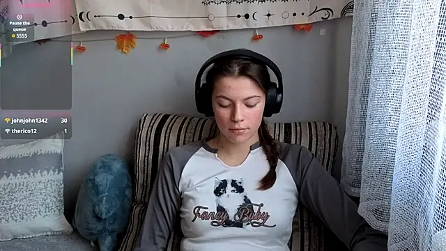 Snapshot of CutieAnny chatting on November 24, 4:45 am CutieAnny online show from November 24, 4:45 am