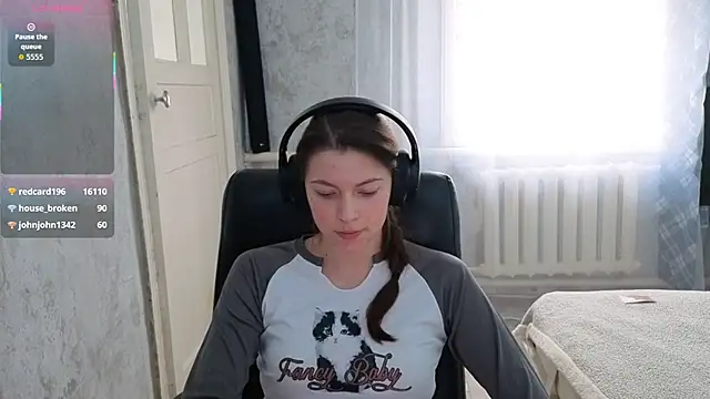 Snapshot of CutieAnny chatting on November 25, 4:34 am CutieAnny online show from November 25, 4:34 am