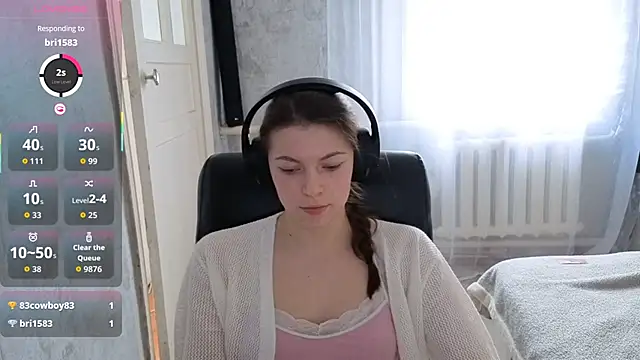 Snapshot of CutieAnny chatting on December 5, 6:11 am CutieAnny online show from December 5, 6:11 am