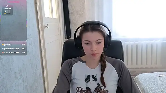 Snapshot of CutieAnny chatting on December 17, 4:51 am CutieAnny online show from December 17, 4:51 am