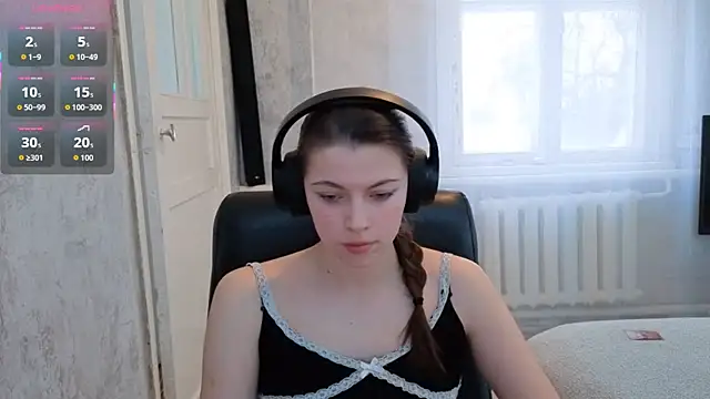 Snapshot of CutieAnny chatting on December 19, 4:41 am CutieAnny online show from December 19, 4:41 am