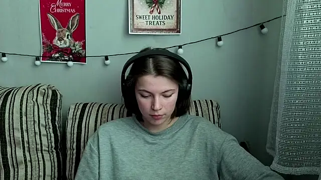 Snapshot of CutieAnny chatting on January 19, 8:18 am CutieAnny online show from January 19, 8:18 am